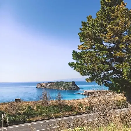 ベッド・アンド・ブレックファスト Miramare Bed&food - Free Parking & Wifi サン・ニコーラ・アルチェッラ